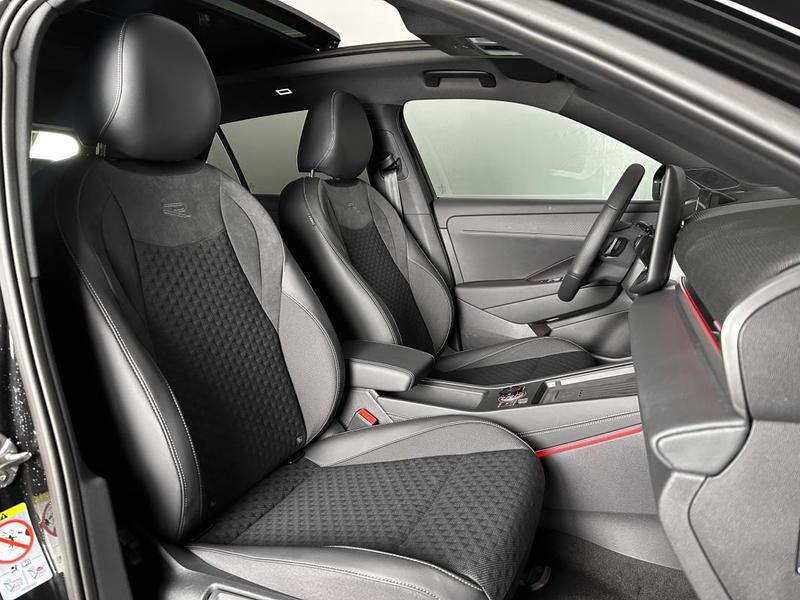 Volkswagen t-Roc Nouveau R-Line 1.5 E-Tsi 150ch Dsg Ja19 Toit Ouv Camera Iq.Light Keyless Black Pack