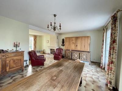 Maison traditionnelle - 160 m² - 8 pièces