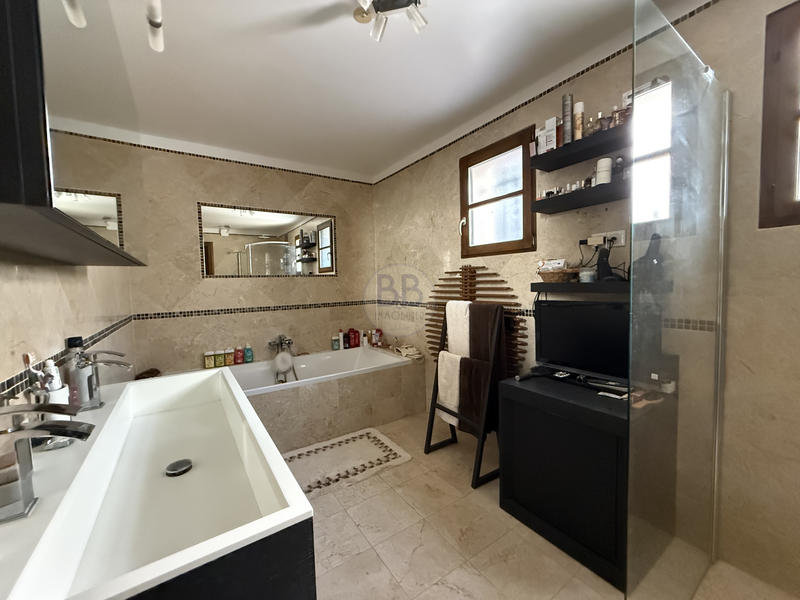 Villa - 250 m² - 7 pièces