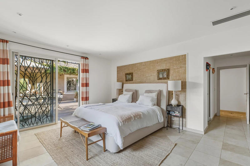 Villa - 277 m² - 9 pièces