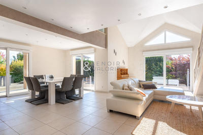 Maison - 270 m² - 7 pièces