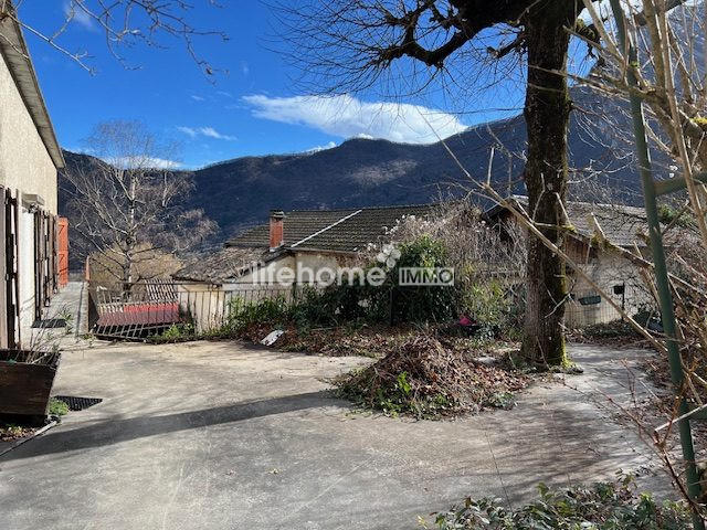 Maison - 231 m² - 9 pièces