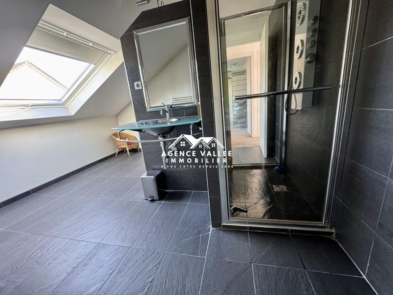 Maison - 198 m² - 8 pièces