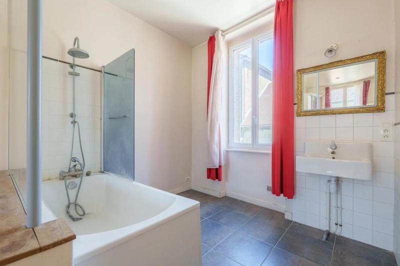 Maison - 201 m² - 9 pièces