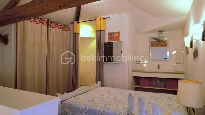 Demeure - 230 m² - 5 pièces