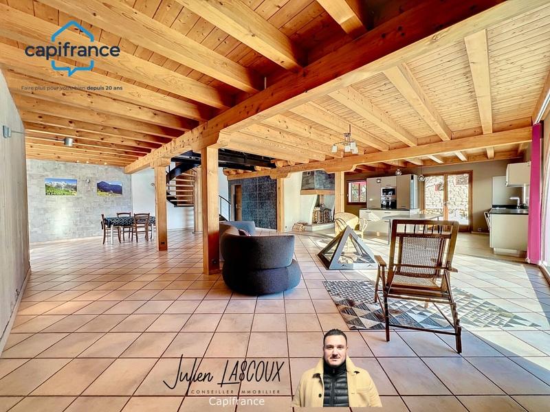 Maison - 272 m² - 10 pièces