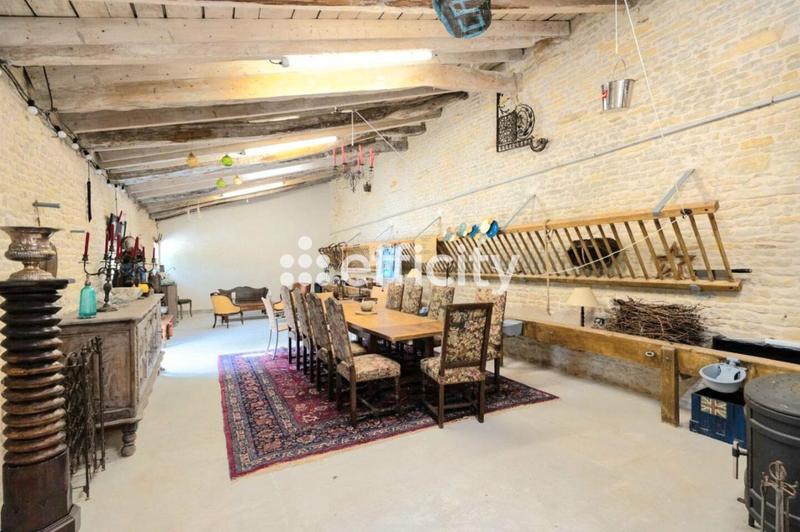 Maison - 310 m² - 11 pièces