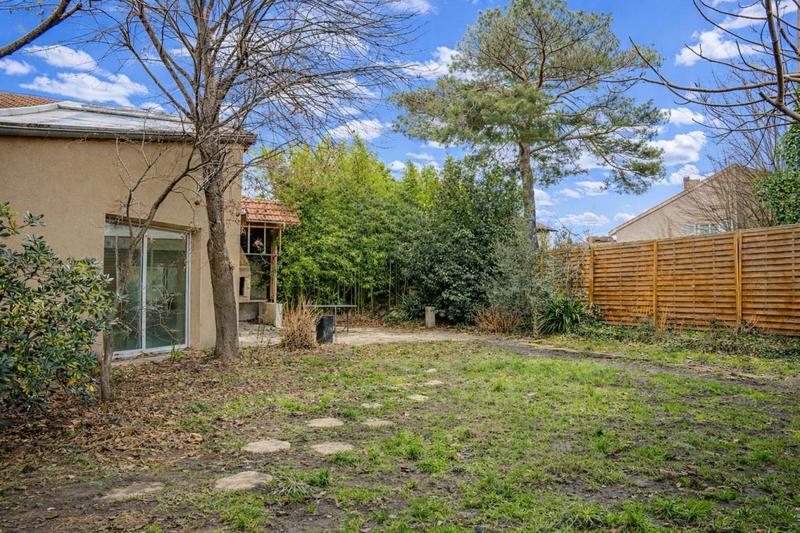 Maison - 330 m² - 9 pièces