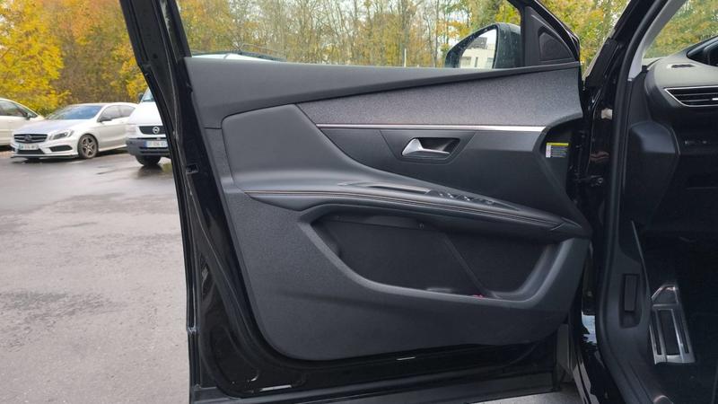 Peugeot 3008 2 1.6 Thp 225 Hybrid e-Eat8 Roadtrip