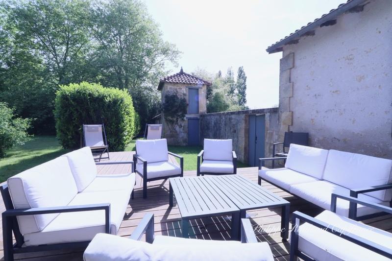 Maison de maîtres - 255 m² - 17 pièces