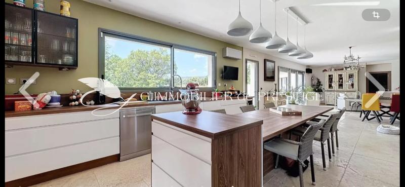 Villa - 181 m² - 6 pièces