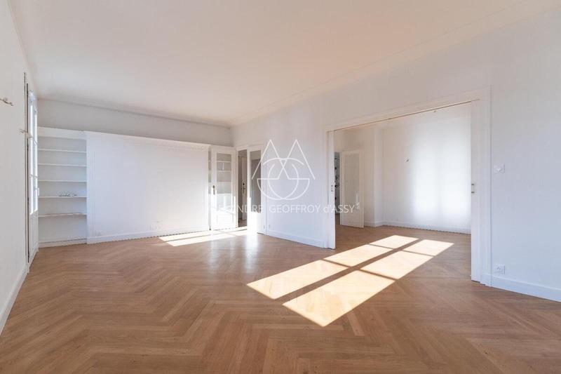 Appartement - 131 m² - 6 pièces