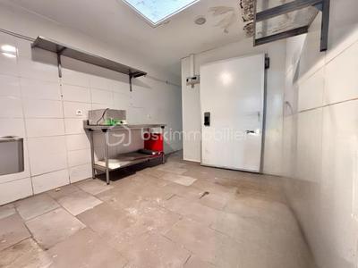 Local commercial - 110 m² - 7 pièces