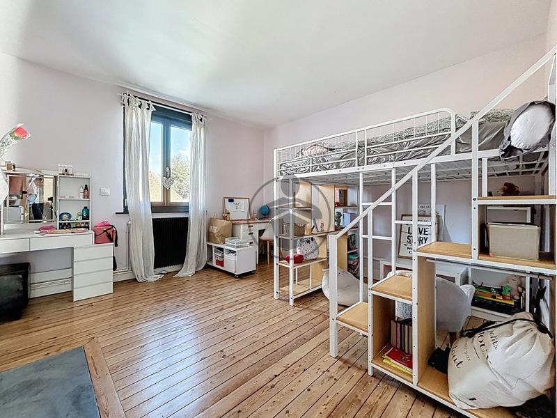 Maison - 277 m² - 8 pièces