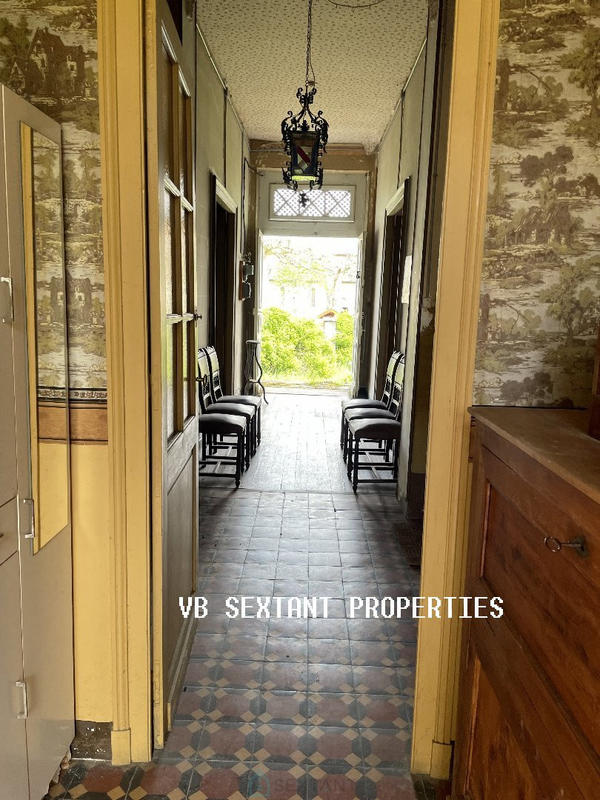 Maison - 300 m² - 9 pièces