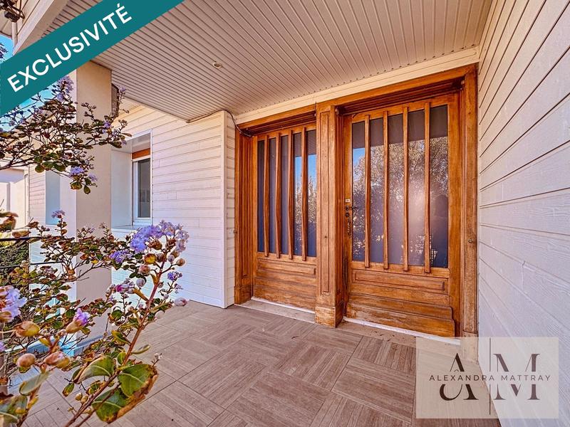 Villa - 253 m² - 9 pièces