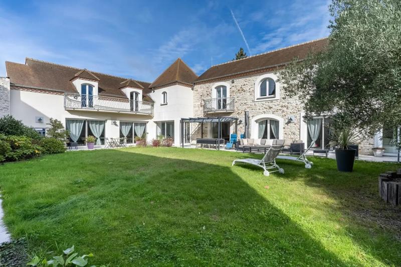 Propriété - 400 m² - 10 pièces