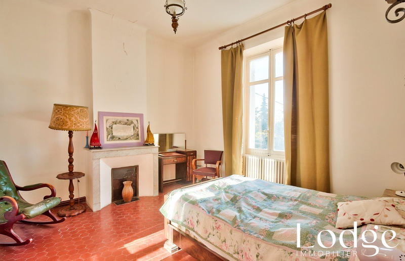 Maison - 220 m² - 10 pièces