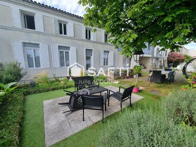 Maison - 275 m² - 11 pièces