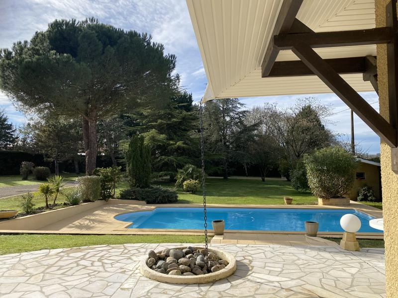 Maison - 203 m² - 10 pièces