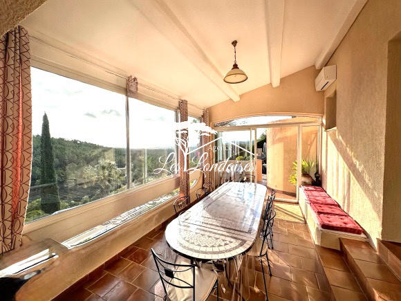 Maison - 229 m² - 11 pièces