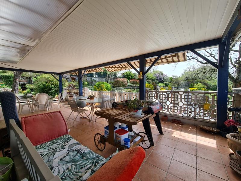 Propriété - 214 m² - 7 pièces