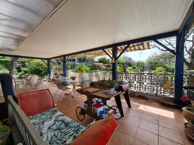 Propriété - 214 m² - 7 pièces