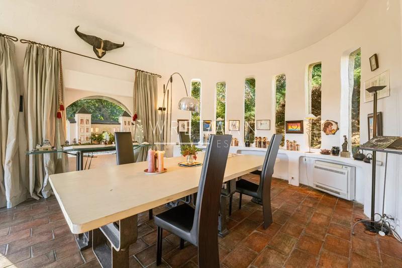 Villa - 407 m² - 11 pièces