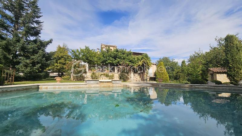 Propriété - 212 m² - 10 pièces