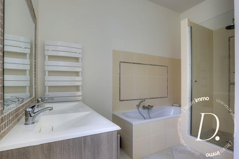 Maison - 408 m² - 12 pièces