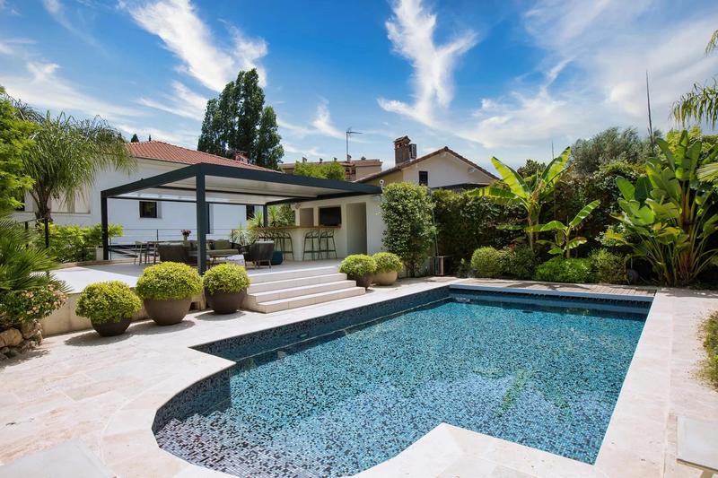 Villa - 300 m² - 6 pièces