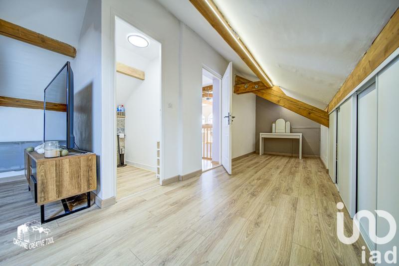 Maison - 219 m² - 9 pièces