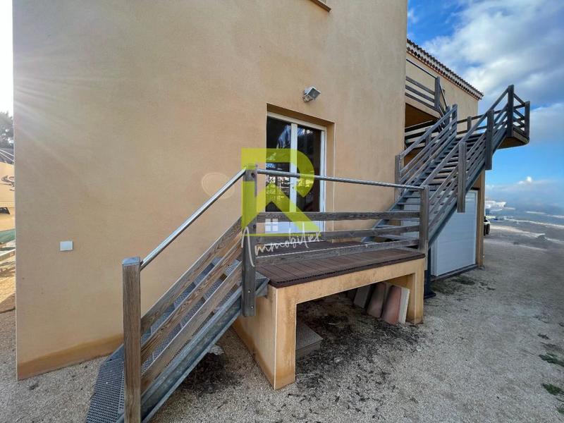 Bureau - 1 m² - 12 pièces