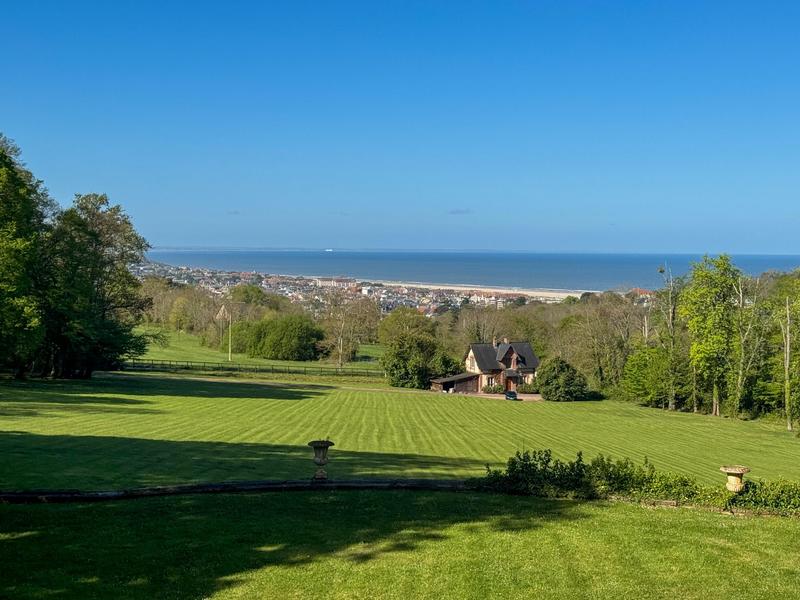 Château - 1 500 m² - 34 pièces