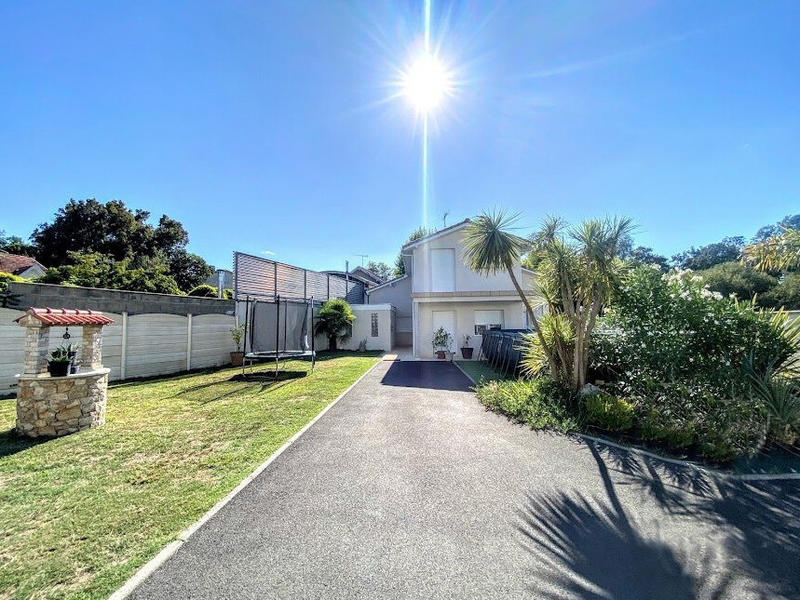 Maison - 181 m² - 5 pièces