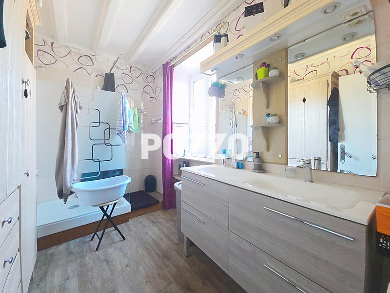 Maison - 222 m² - 8 pièces