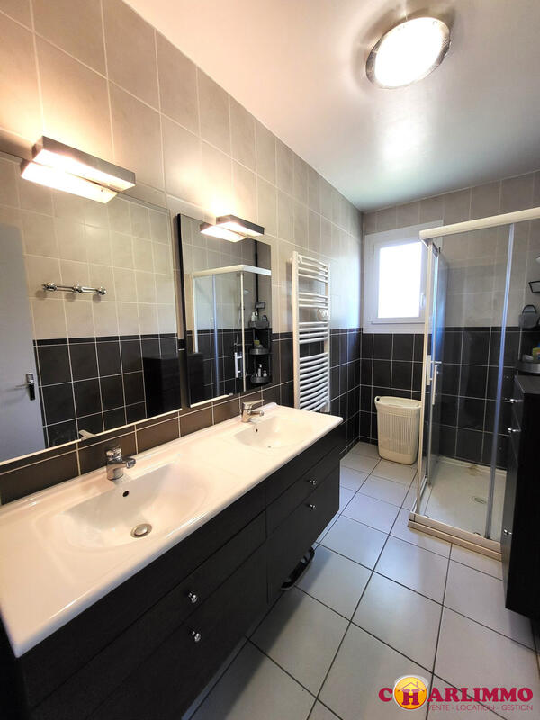 Maison traditionnelle - 117 m² - 5 pièces