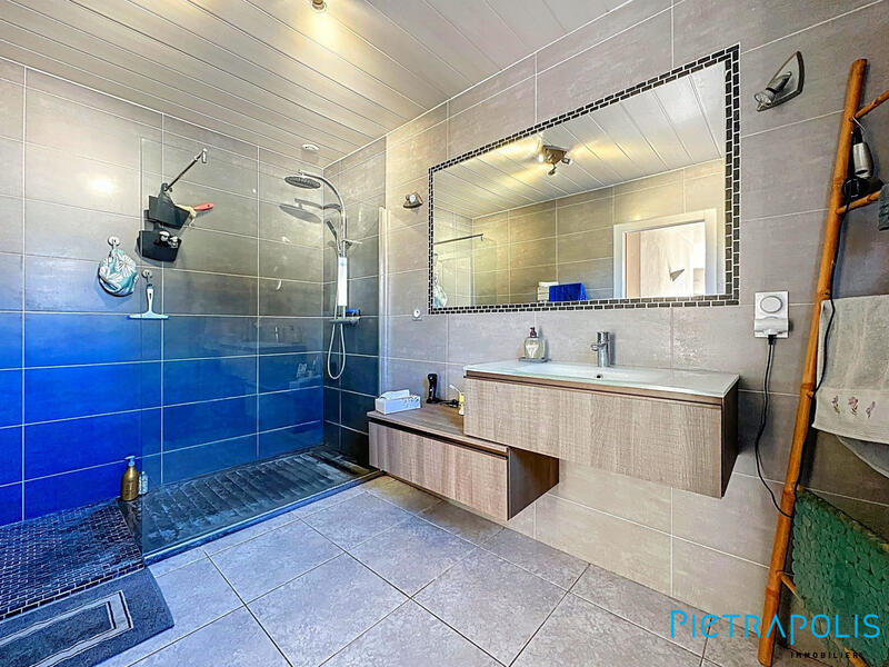 Villa - 220 m² - 4 pièces