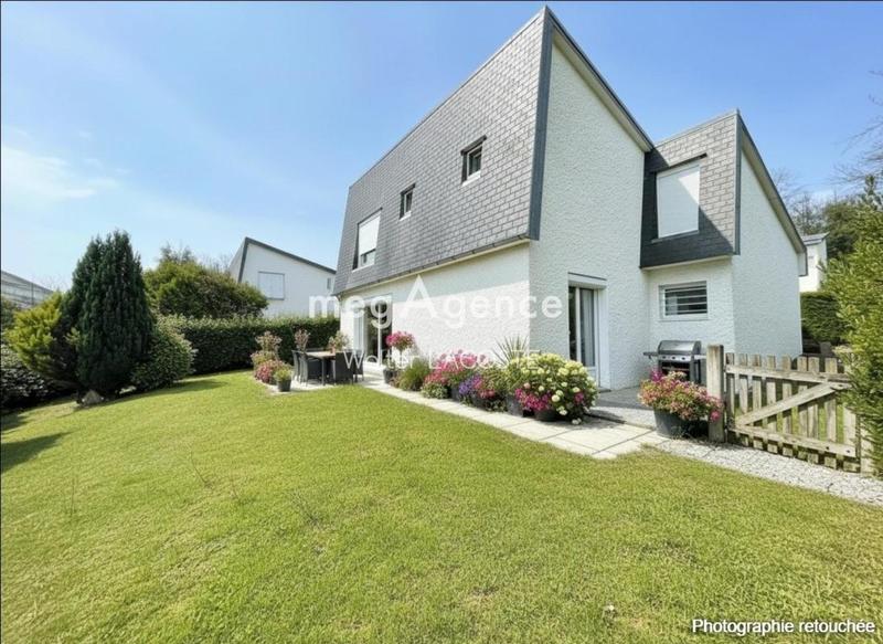 Maison traditionnelle - 179 m² - 6 pièces