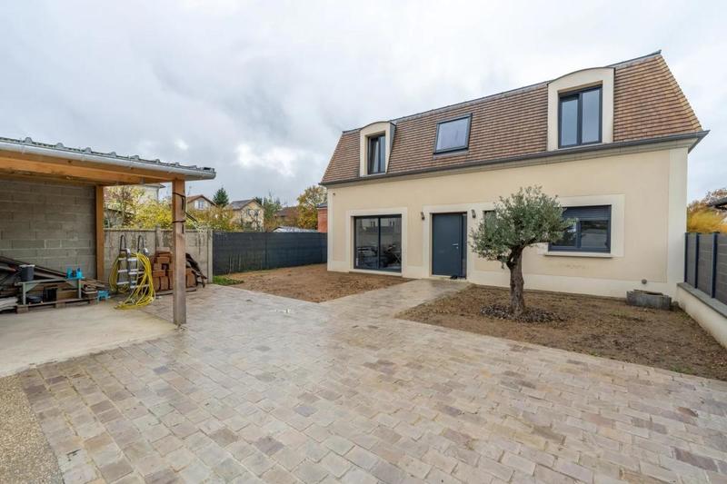 Maison - 168 m² - 8 pièces