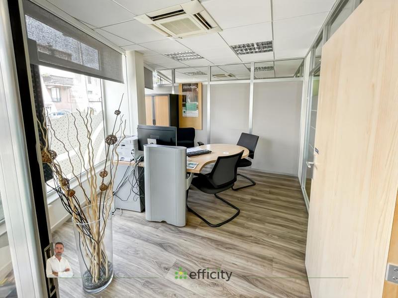 Bureau - 84 m² - 4 pièces