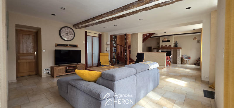 Maison - 217 m² - 6 pièces