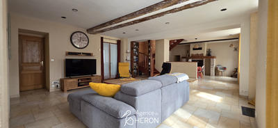 Maison - 217 m² - 6 pièces