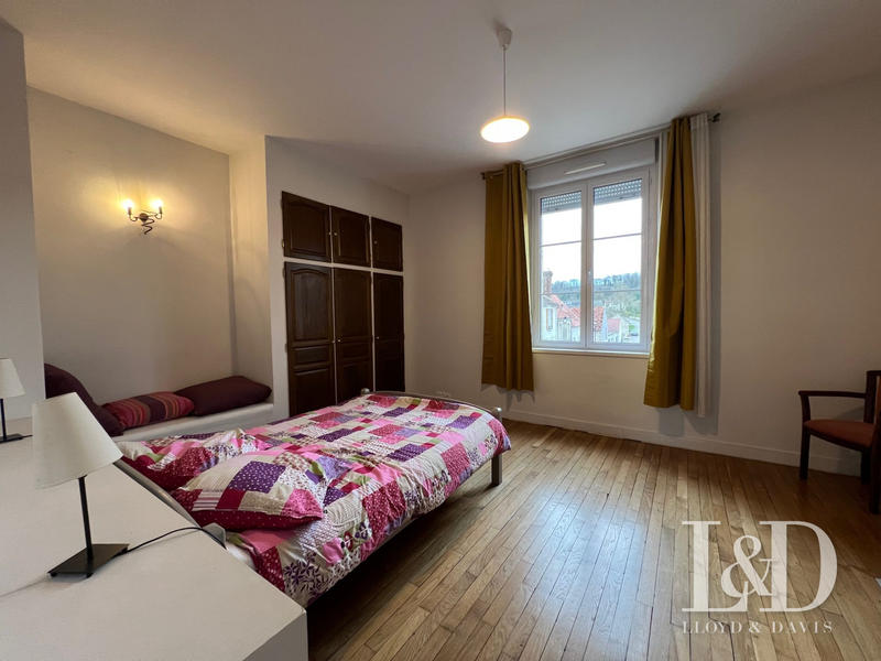 Maison - 235 m² - 8 pièces