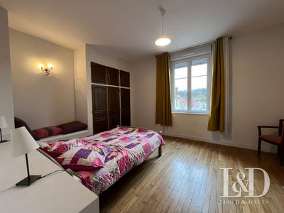 Maison - 235 m² - 8 pièces