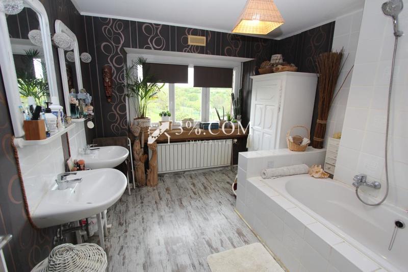 Maison - 240 m² - 8 pièces