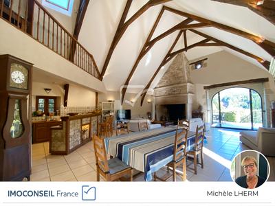 Maison - 298 m² - 12 pièces