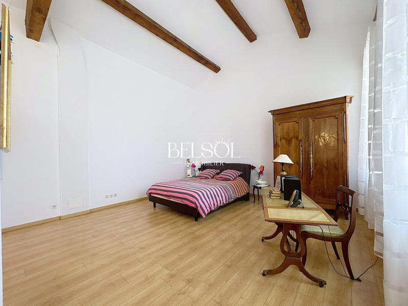 Maison - 458 m² - 7 pièces