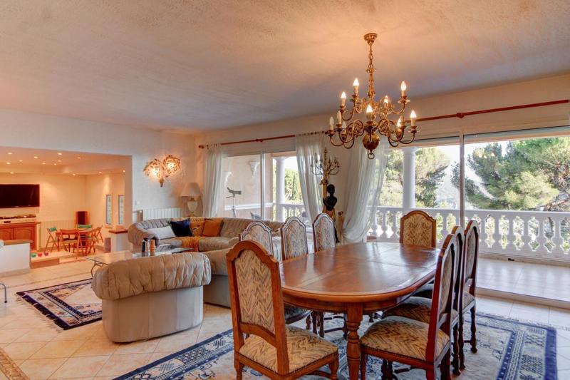 Villa - 378 m² - 10 pièces