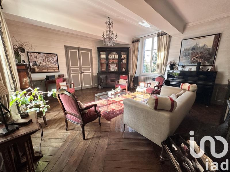 Maison - 280 m² - 8 pièces